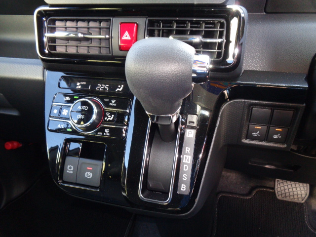 フルオートエアコン　電動パーキングブレーキ