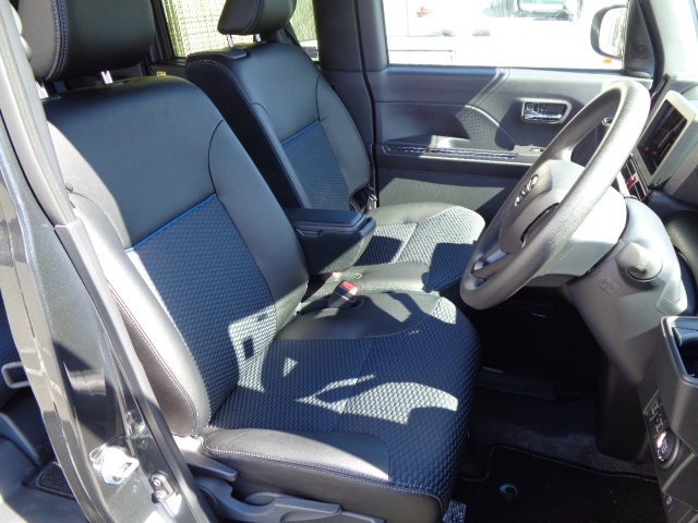 フロントベンチシート　運転席シート上下アジャスター付き