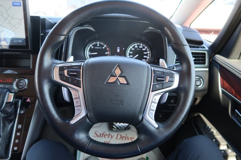 ハンドルのスイッチで簡単なオーディオ操作可能