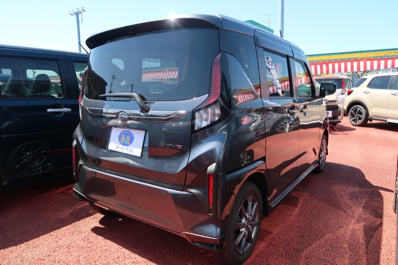 コーナーセンサーで障害物をお知らせ