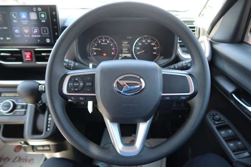 ハンドルのスイッチで簡単なオーディオ操作可能