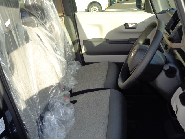 フロントベンチシート　運転席シートリフター付