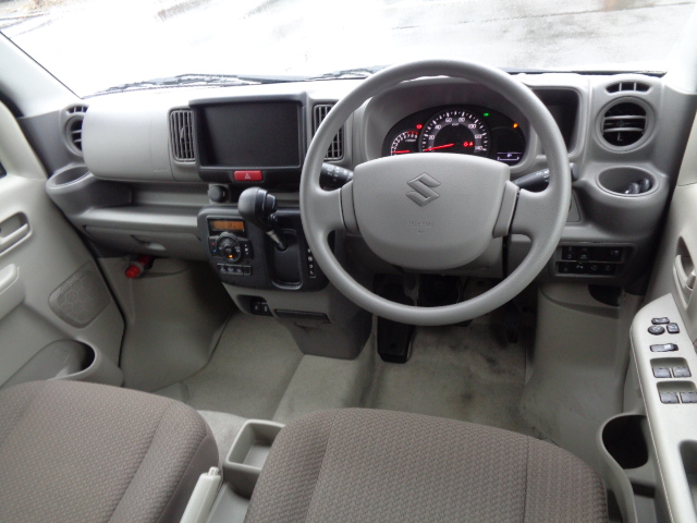 運転席＆助手席エアバッグ　電動格納ドアミラー　パワーウインドー