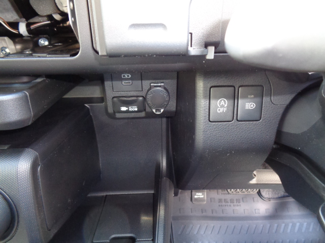 ＵＳＢ端子タイプC　AC100V･100Wコンセント　DC12V・120Wソケット