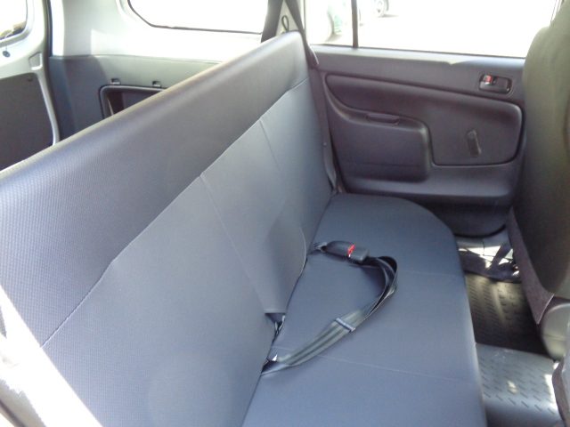 一体可倒式リヤシート