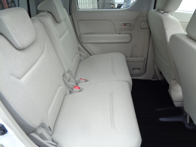 ５：５分割可倒式スライドリヤシート