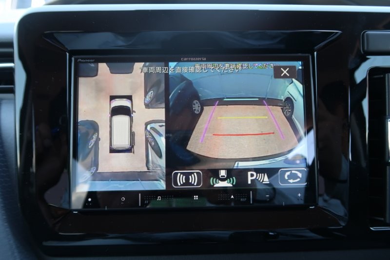 上から見たようなモニターで駐車をアシスト