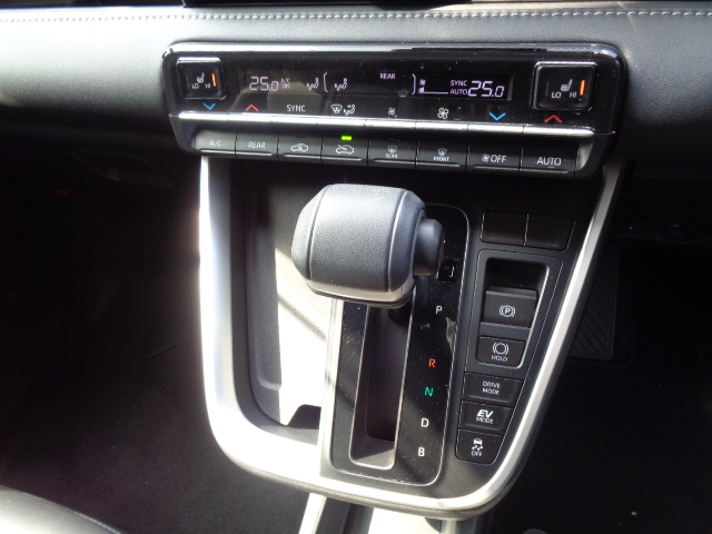 左右独立温度コントロールフルオートエアコン　電動パーキング