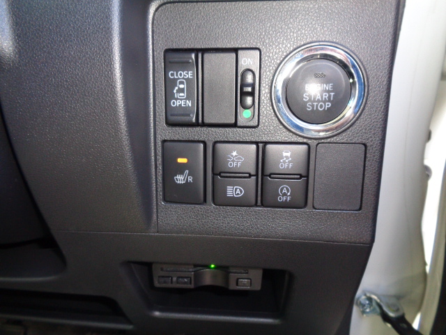 左側電動スライドドア　プッシュボタンスタート　運転席シートヒーター　ＥＴＣ車載器
