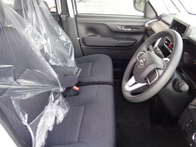 運転席シート上下アジャスター付　センターアームレスト付