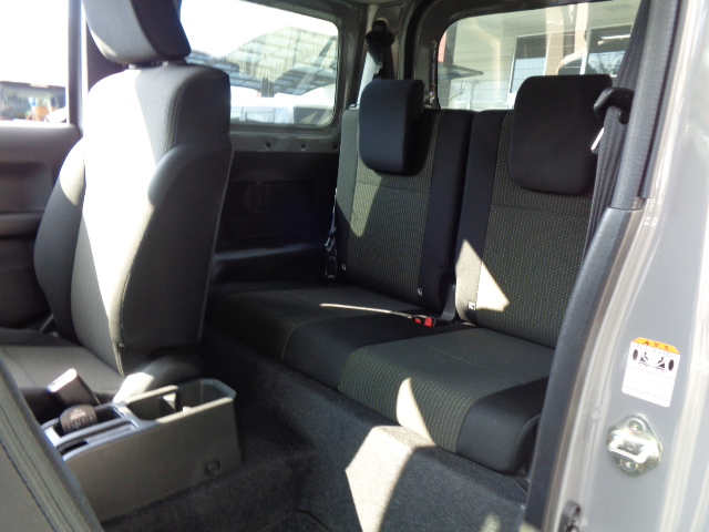 ５：５分割可倒式リヤシート