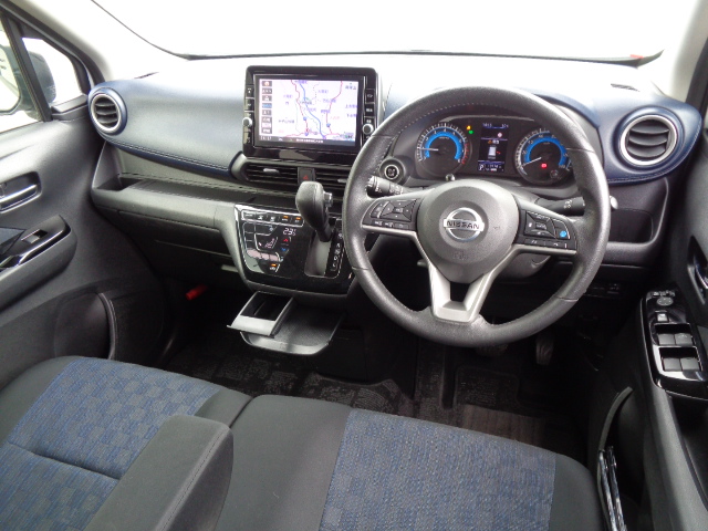 革巻ステアリング　フルオートエアコン　プロパイロット