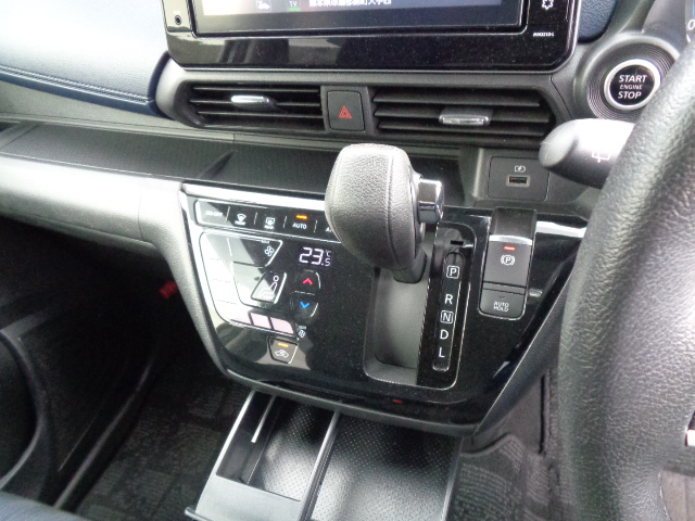 フルオートエアコン　電動パーキングブレーキ