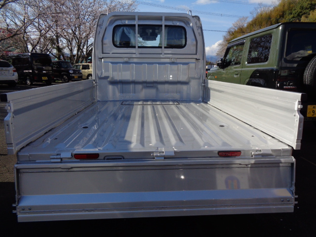 フラットな荷台　　　　　　　　Y