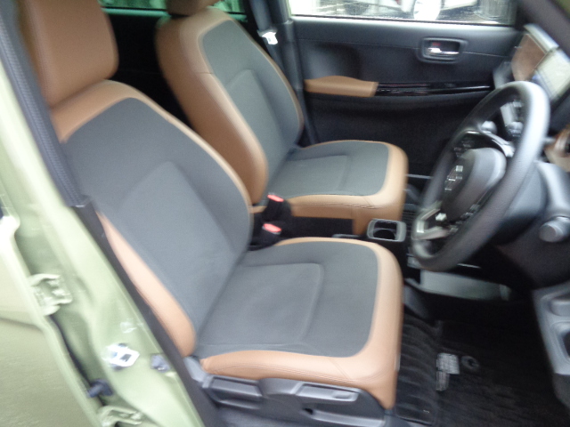 運転席シートリフター付