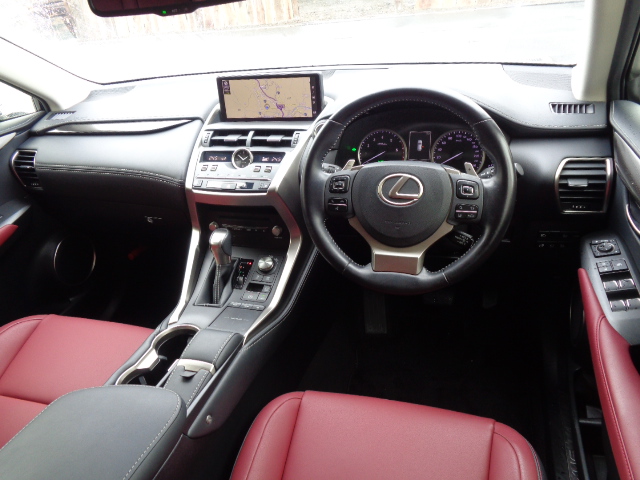 革巻ステアリング　フルオートエアコン