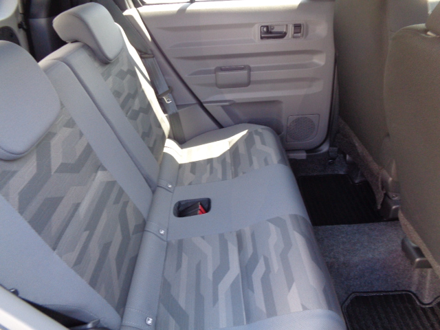 ５：５分割可倒式リヤシート