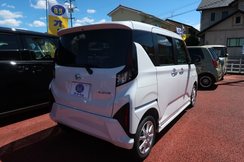 コーナーセンサーで障害物をお知らせ