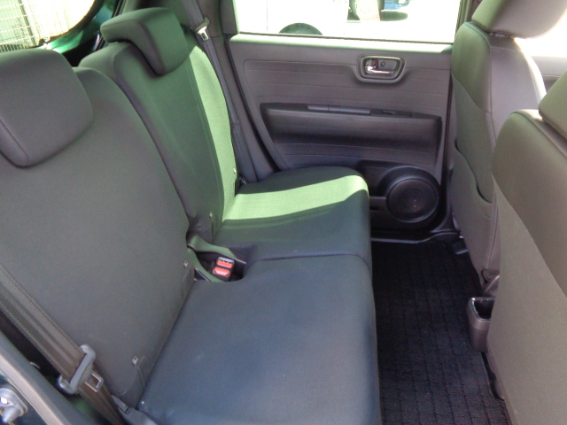 ５：５分割可倒式リアシート