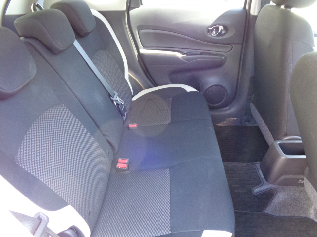 ６：４分割可倒式リヤシート