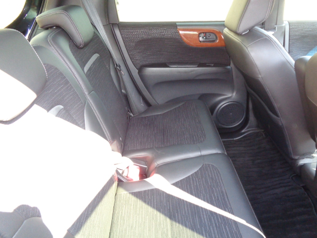 ５：５分割可倒式リヤシート