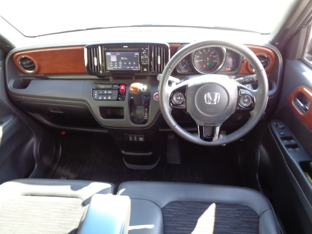 革巻ステアリング　フルオートエアコン