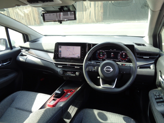 革巻ステアリング　フルオートエアコン　インテリジェントルームミラー