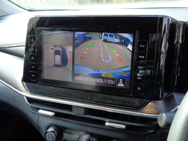 ９インチナビ　アラウンドビューモニター表示