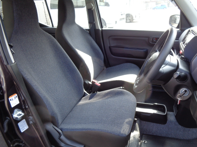 ヘッドレスト一体型フロントシート