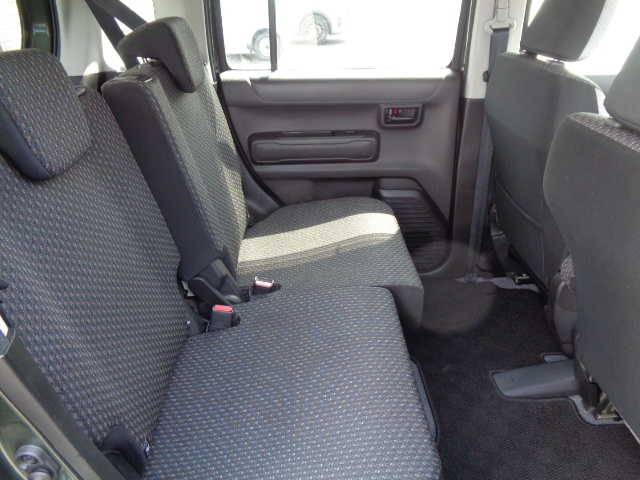 ５：５分割可倒式リヤシート　前後スライド付き