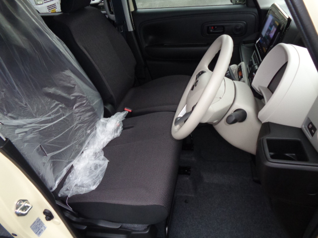 運転席シートリフター付　アームレスト付