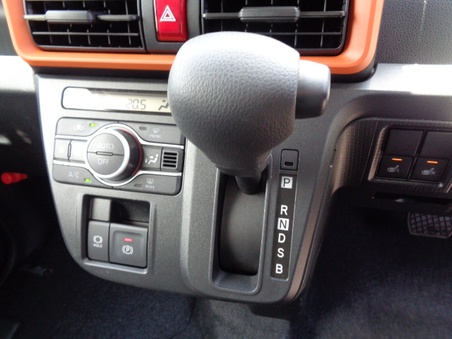 フルオートエアコン　電動パーキングブレーキ（オートブレーキホールド付き）