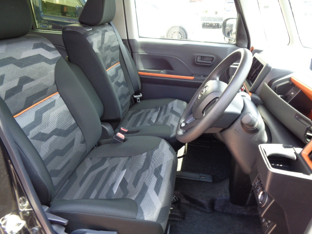 運転席シート上下アジャスター付き