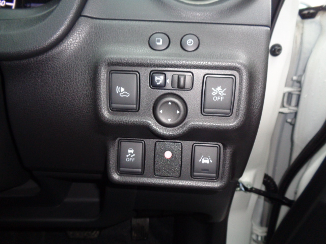 エマージェンシーブレーキ　電動格納ドアミラー　トラクションコントロール　車線逸脱警報　TVKIT