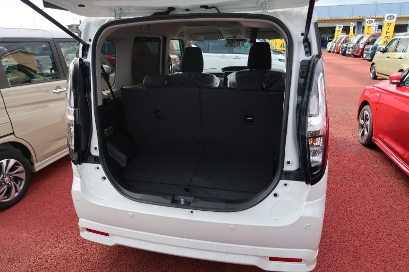 乗せる荷物に合わせてシートアレンジ可能　　　T.O