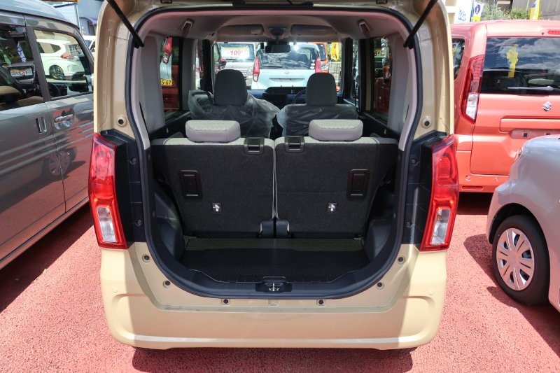 乗せる荷物に合わせてシートアレンジ可能　　　T.O