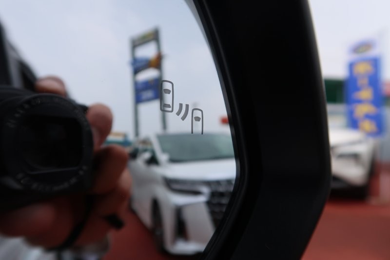 後続車の接近お知らせ機能付き
