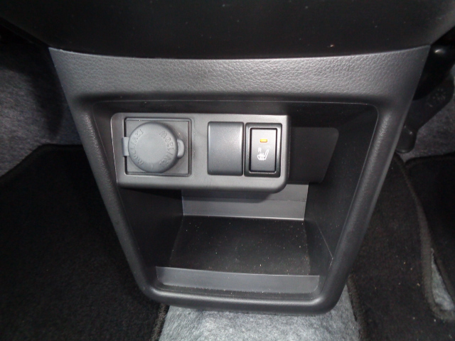 アクセサリーソケット　運転席シートヒーター