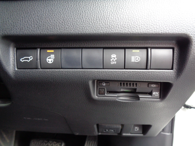 パワーバックドア　ステアリングヒーター　トラクションコントロールOFFスイッチ　オートハイビーム　ＥＴＣ車載器
