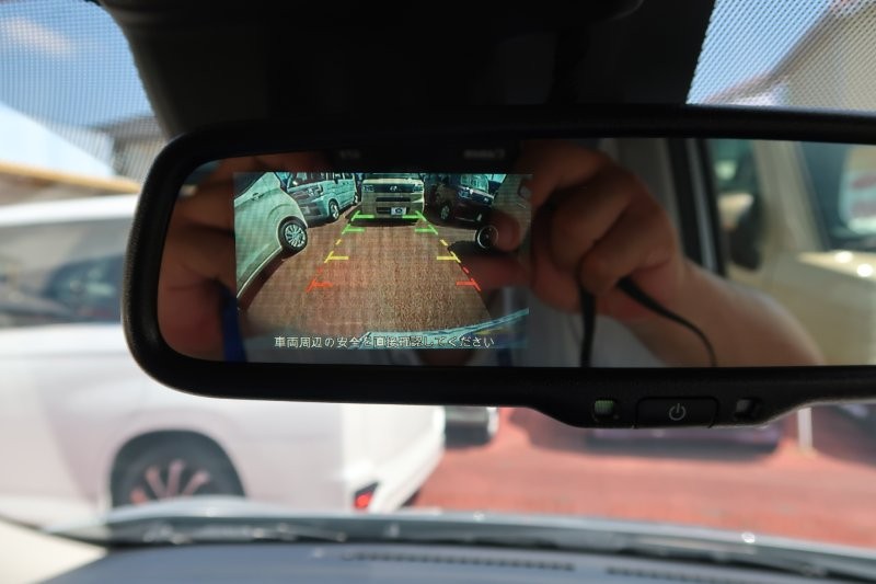 バックカメラで駐車をアシスト