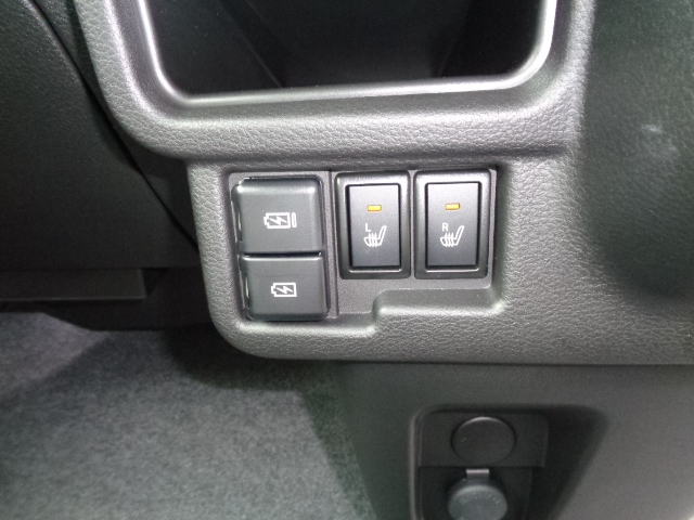 運転席＆助手席シートヒーター　ＵＳＢ電源ソケット（ＴＹＰＥ－Ｃ・ＴＹＰＥ－Ａ）