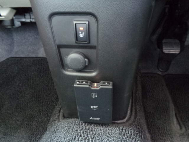 運転席シートヒーター　ＥＴＣ車載器
