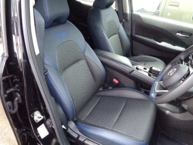 専用シート　運転席シートリフター付