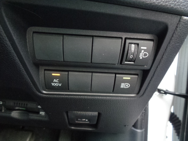 アクセサリーコンセント（AC100V・1500W/1個）　オートハイビーム