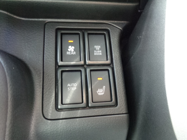 リヤヒータースイッチ　スライドドア手動・電動切替　オートステップON/OFF　運転席シートヒーター