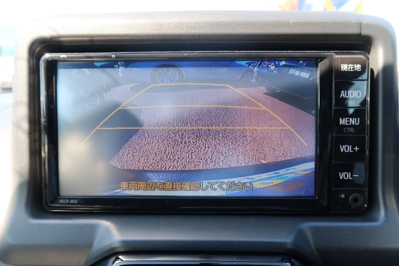 バックモニターで駐車をアシスト