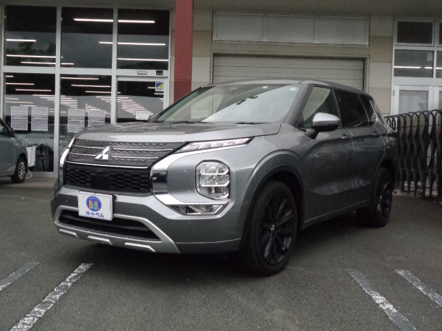 Ｐ　フルタイム４ＷＤ　プラグインハイブリッド　ｅ－Ａｓｓｉｓｔ　ＬＥＤヘッドランプ