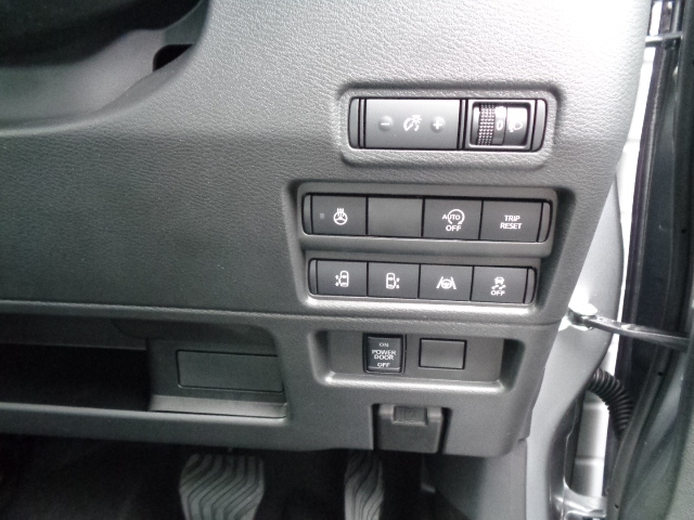 ステアリングヒーター　アイドリングストップOFF　両側電動スライドドア　ｅ－Ａｓｓｉｓｔ