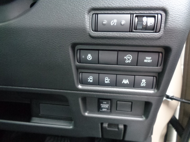 ステアリングヒーター　アイドリングストップOFF　両側電動スライドドア　ｅ－Ａｓｓｉｓｔ