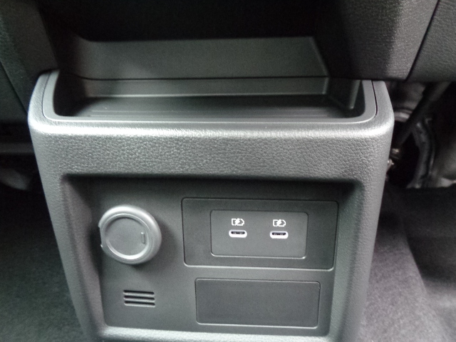 充電用USBポート Type-C×2（フロント）